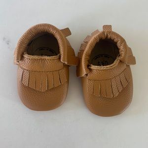 Bird rock baby moccasins in cognac color